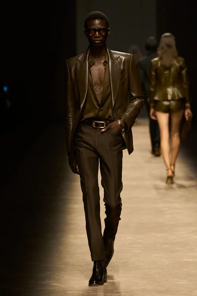 Look 13